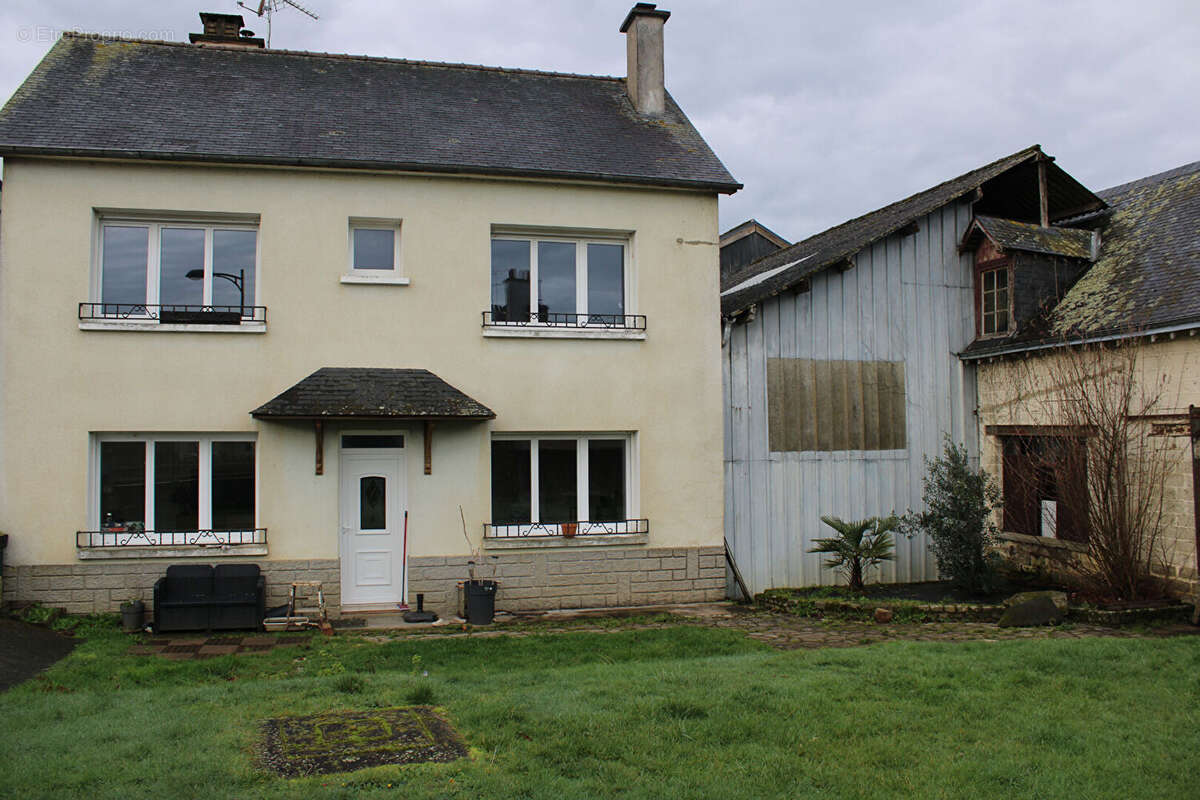 Maison à FONTAINE-COUVERTE
