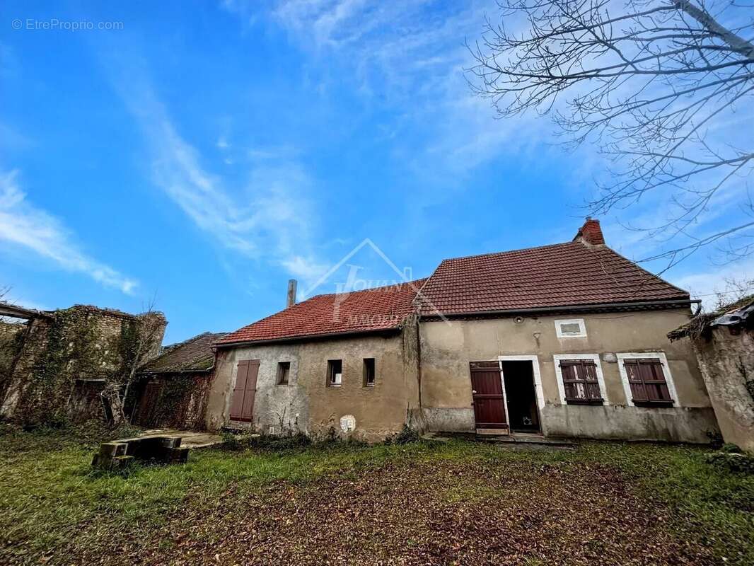 Maison à BELLENAVES
