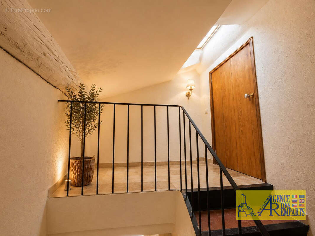 Studio rénové avec mezzanine   Vieil Antibes - photo 3