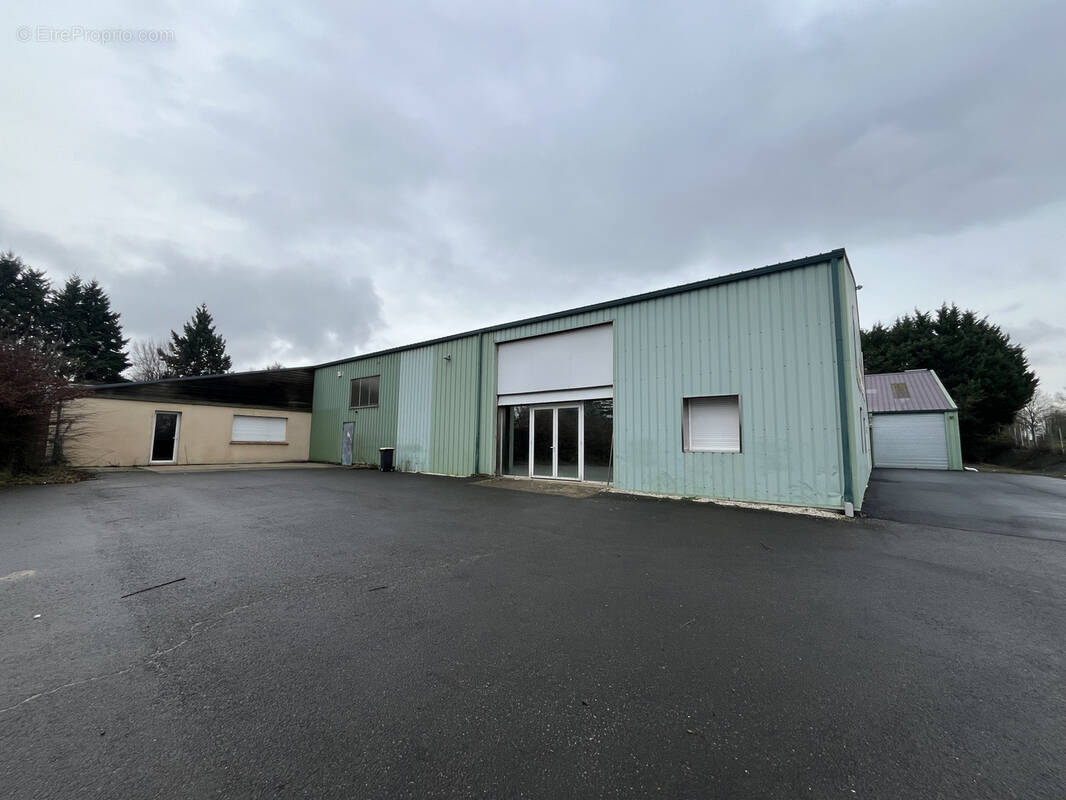 Commerce à LA BAZOGE