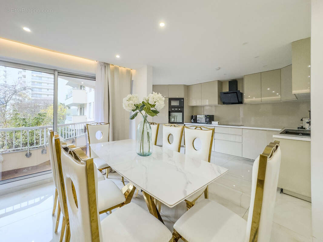 Appartement à COURBEVOIE