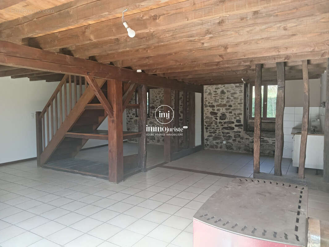 Maison à BUJALEUF