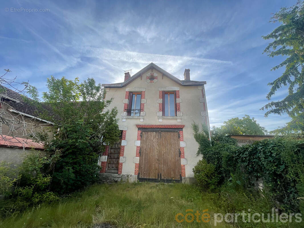 Maison à LE CHATELET