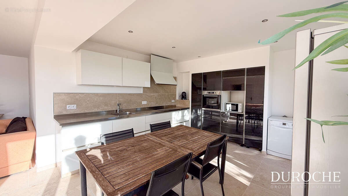 Séguret, Maison restaurée avec vue exceptionnelle   109 m2, piscine, garage et atelier - photo 14