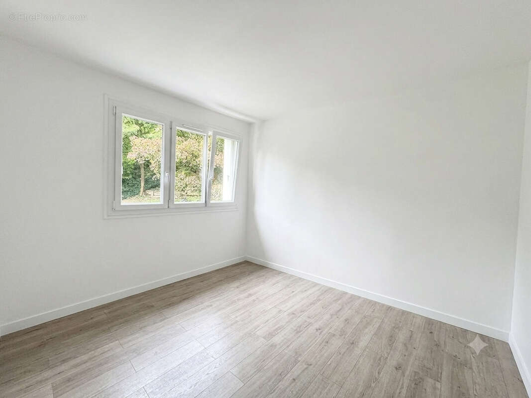 Appartement De 78,40m2 Rénové Avec Jardin, Proche Lycée International Et Collège Des Hauts Grillets - photo 4