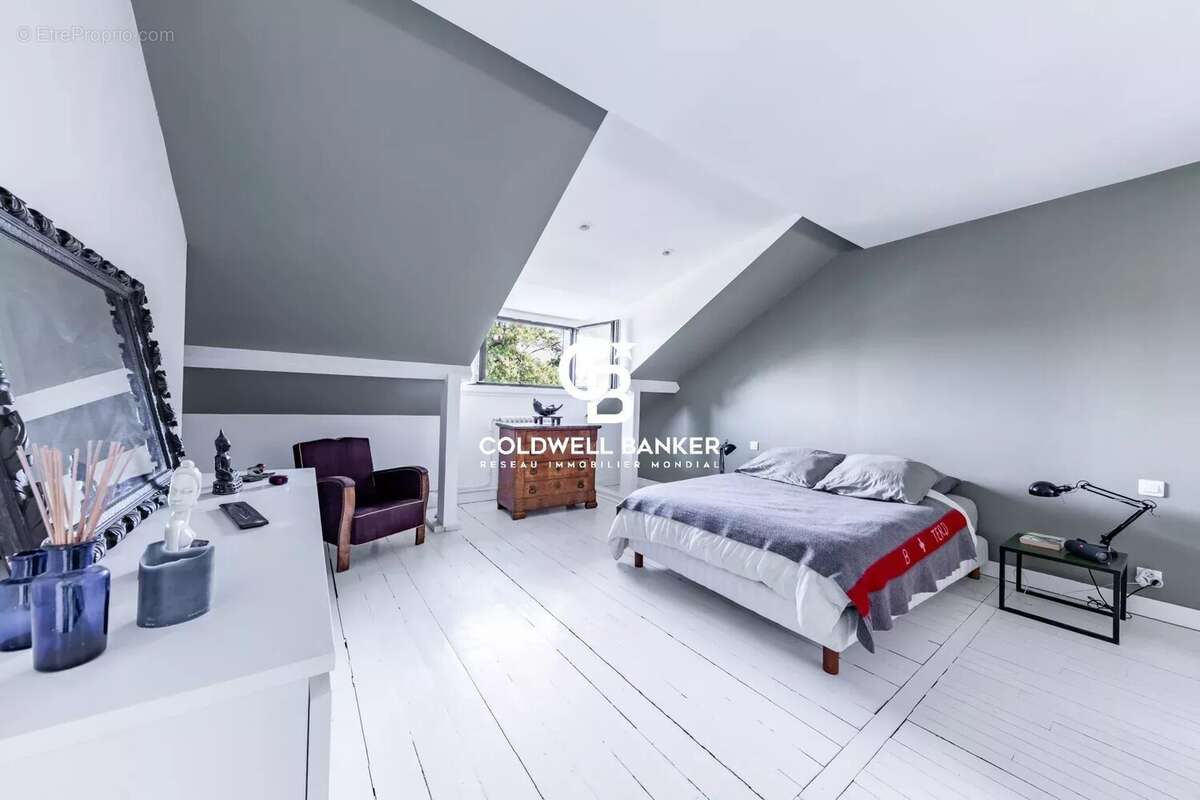 Maison à MARNES-LA-COQUETTE