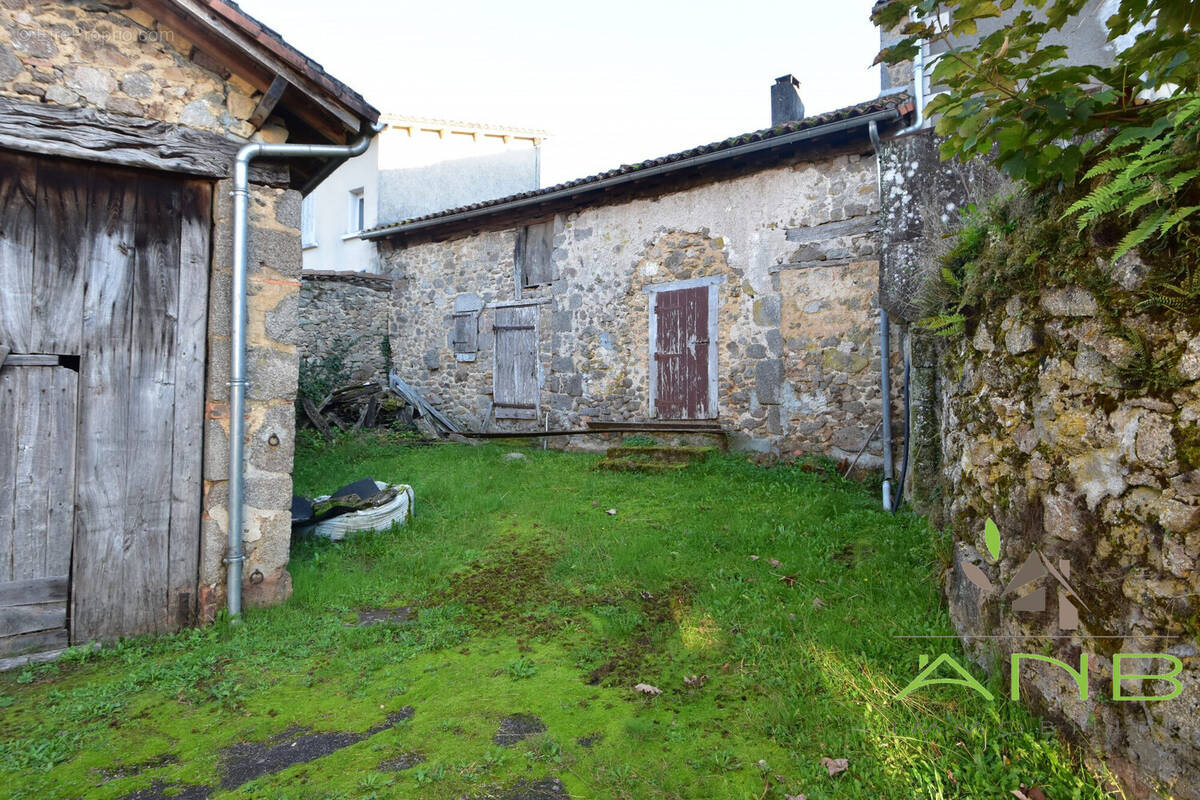 Maison à BUSSEROLLES