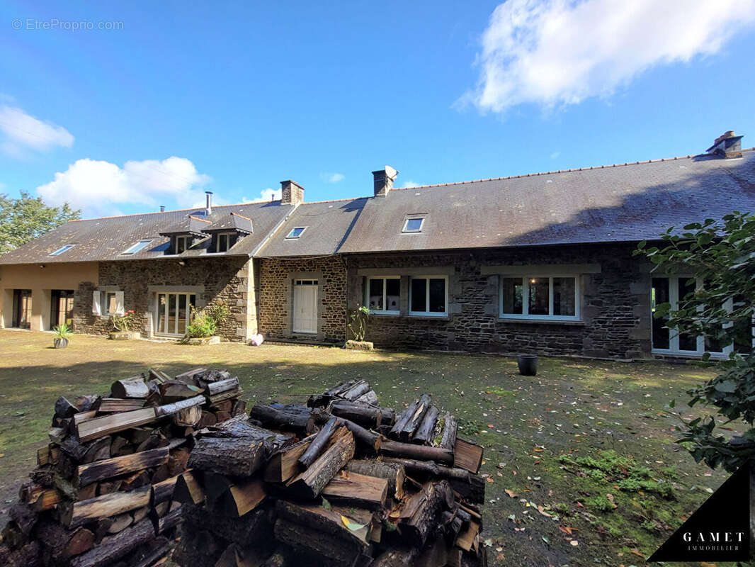 Maison à SAINT-BRICE-EN-COGLES