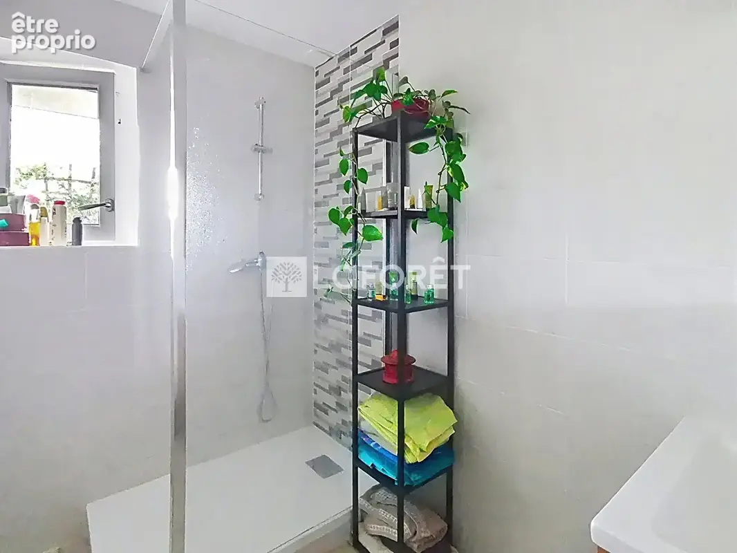 RARE  Appartement 4 pièces,  rénové 2021 avec balcon , Petite copropriété , Reyrieux - photo 11