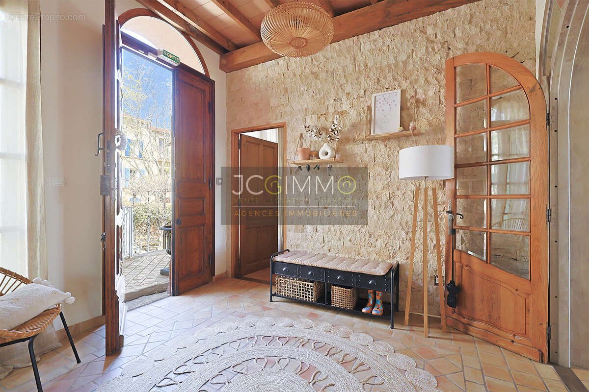 Bastide d’exception au cœur du village de puget-ville   charme, volumes & potentiel unique - photo 9