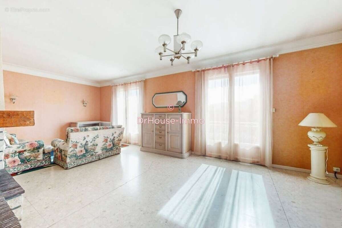 Maison 150 m² à Villefranche-De-Rouergue  - photo 4