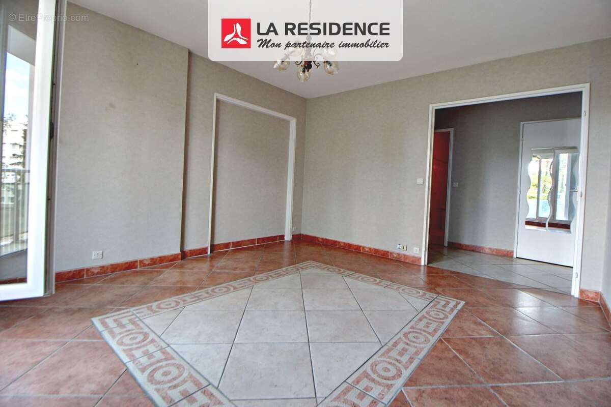 Appartement à VERNEUIL-SUR-SEINE