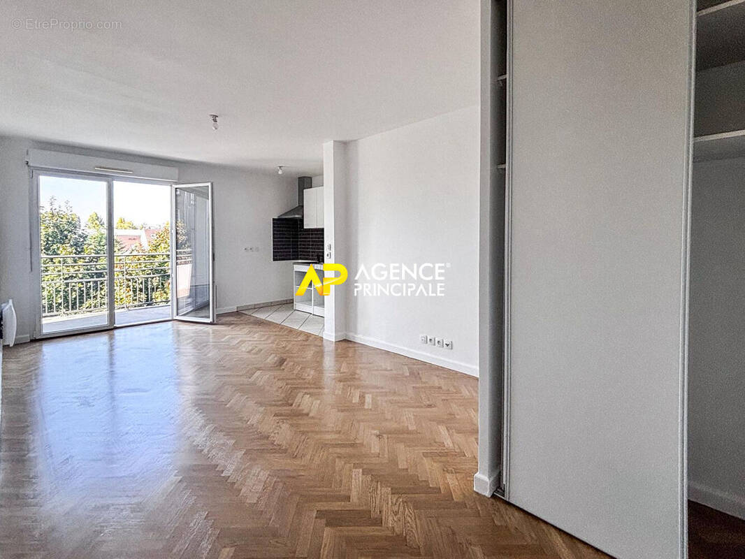 Appartement à SARTROUVILLE