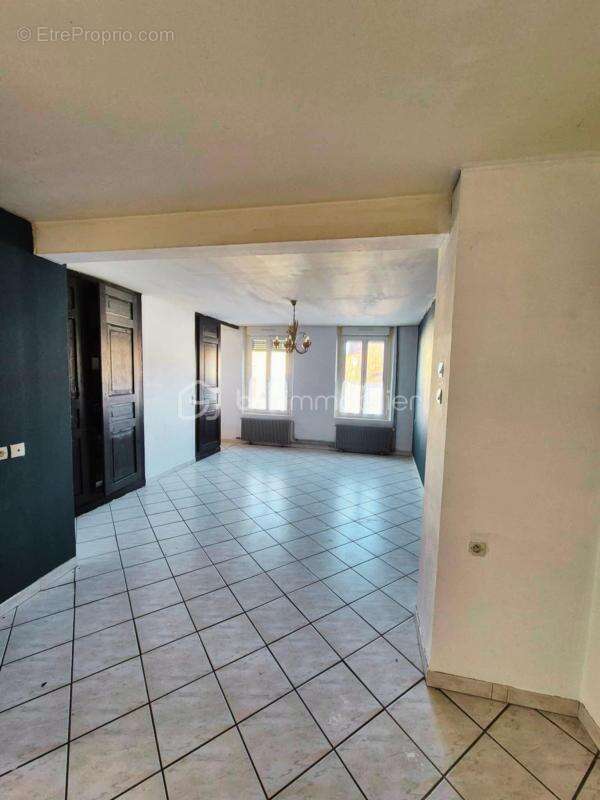 EXCLUSIVITÉ à vendre Maison 111 m² Terrain clos de 1 629 m², deux Dépendances et Garage – Gros potentiel à personnaliser - photo 10