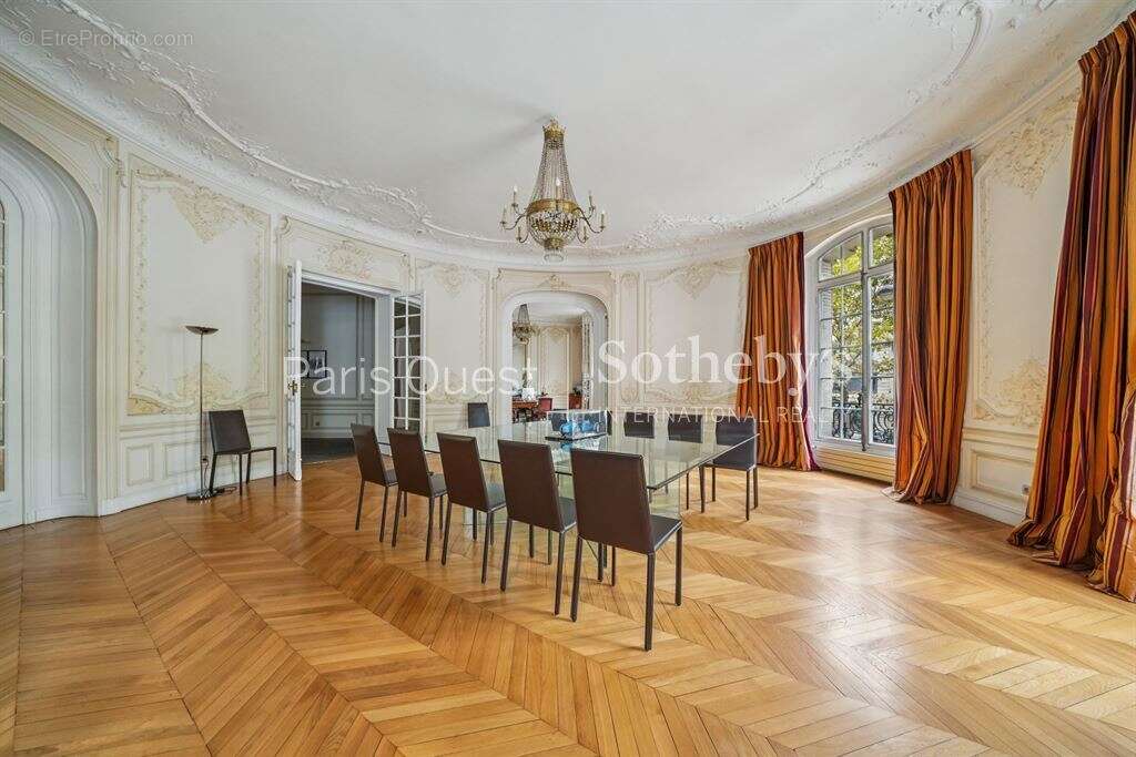 Appartement à PARIS-16E