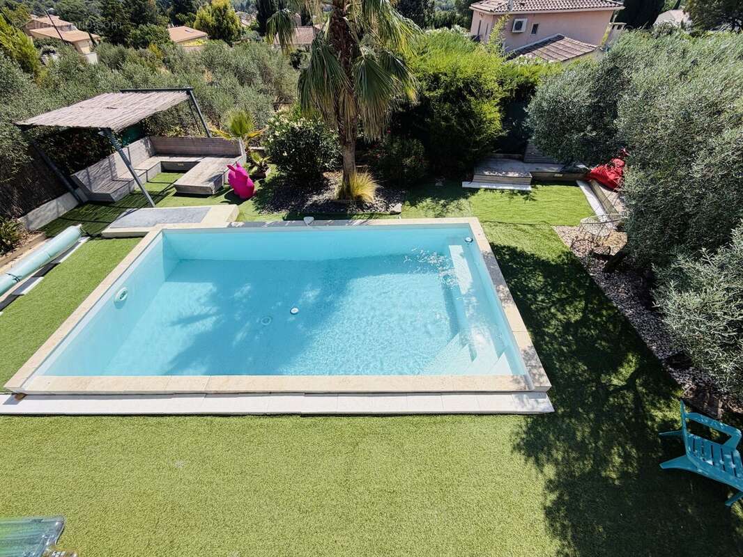 Maison 201 m² à Villeneuve-Les-Avignon  - photo 4