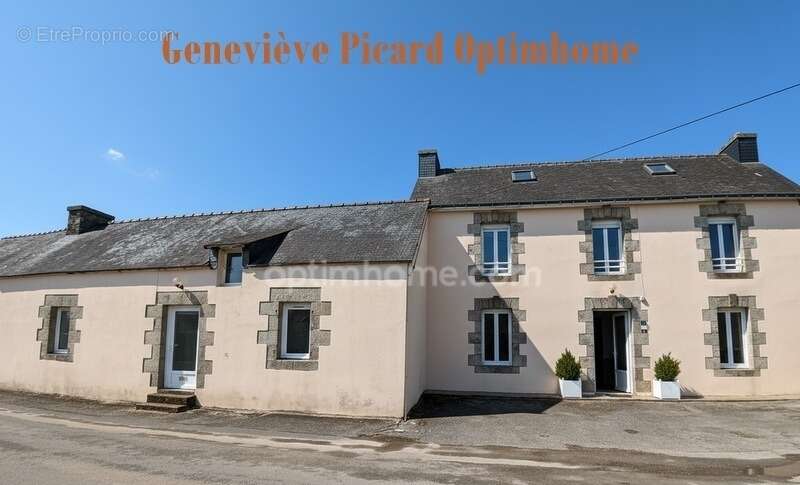 Ancien corps de ferme à Saint-Aignan (56) avec dépendances sur environ 3 500 m2 de terrain - photo 2