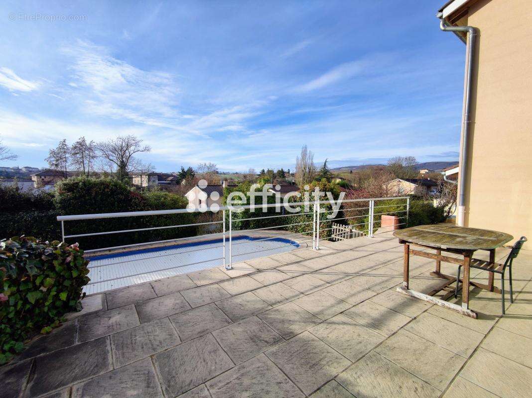 Maison 146 m² à Villefranche-Sur-Saone  - photo 2