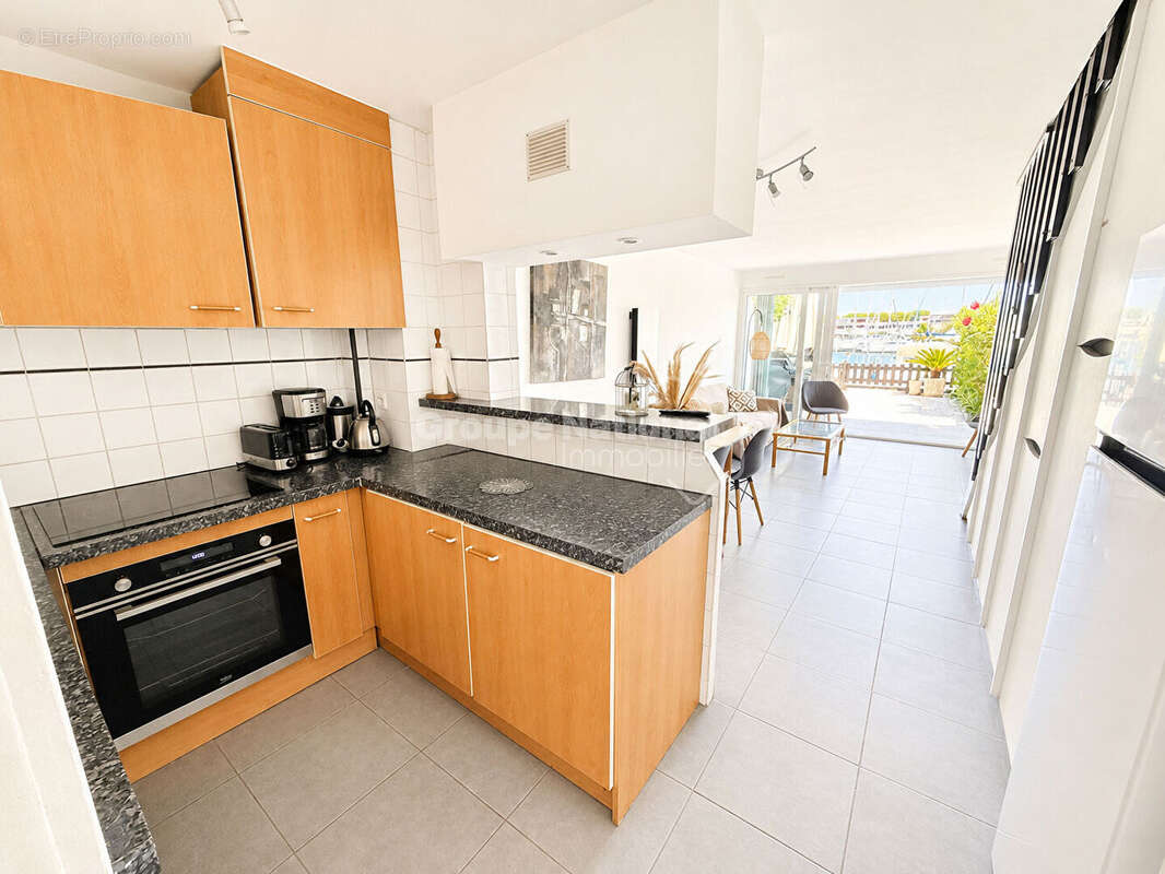 Port-Camargue proche plage Marina en duplex avec terrasse - photo 3