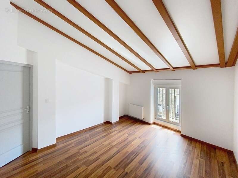 Appartement à SAINT-JEAN-DE-BOURNAY