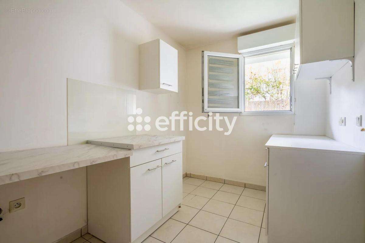 Appartement à LES PAVILLONS-SOUS-BOIS