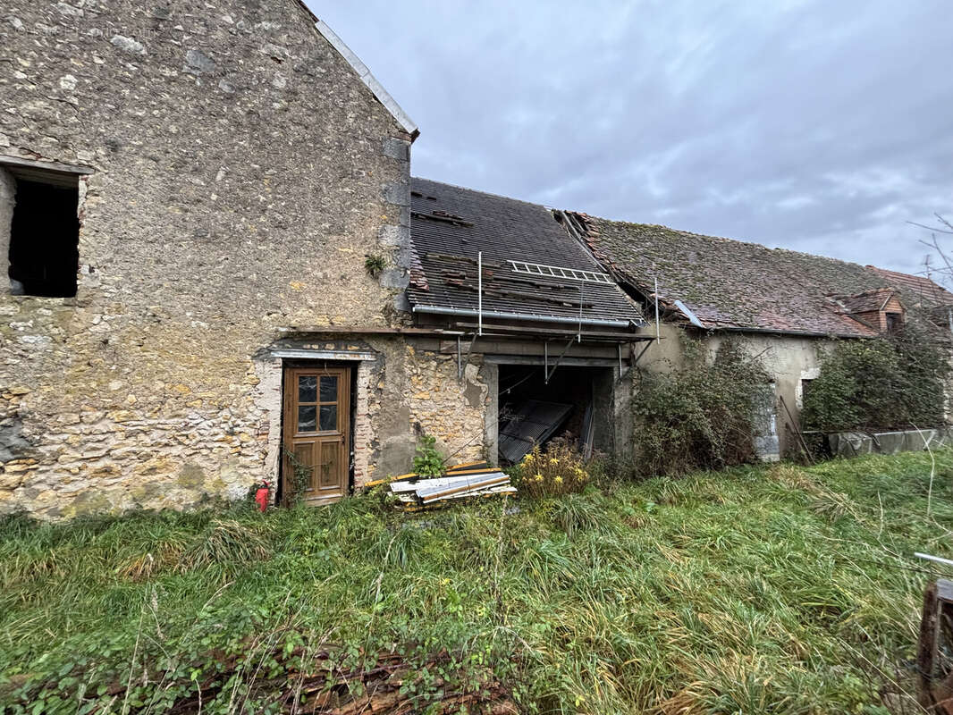 Maison à DAMMARIE-EN-PUISAYE