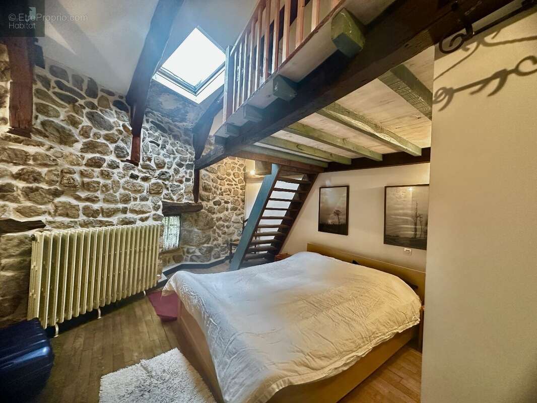 Maison à MEZILHAC