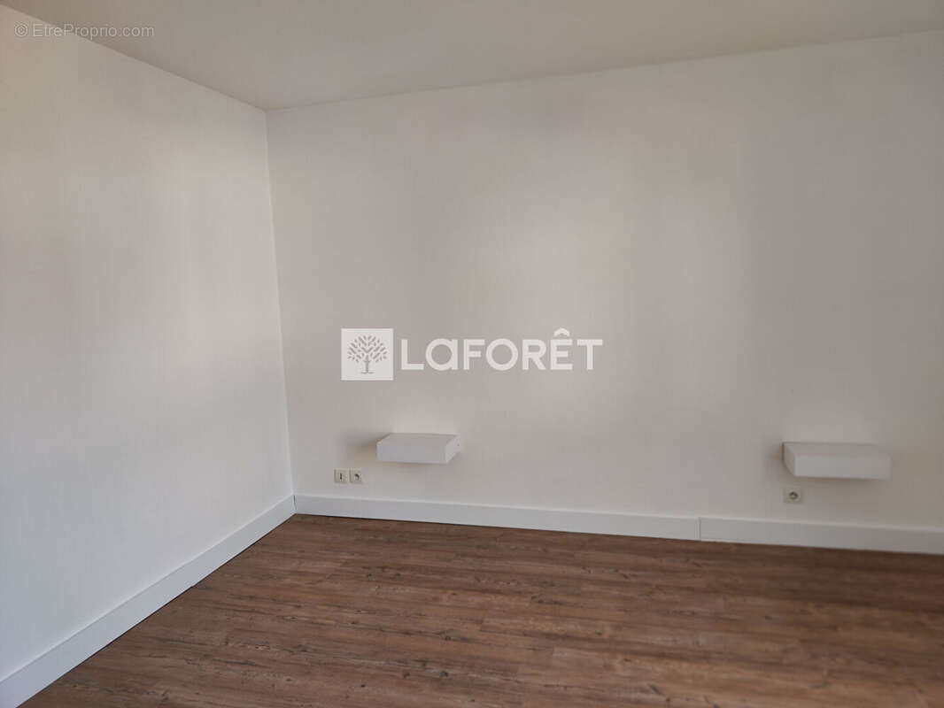 Guingamp centre, appartement rénové . - photo 7