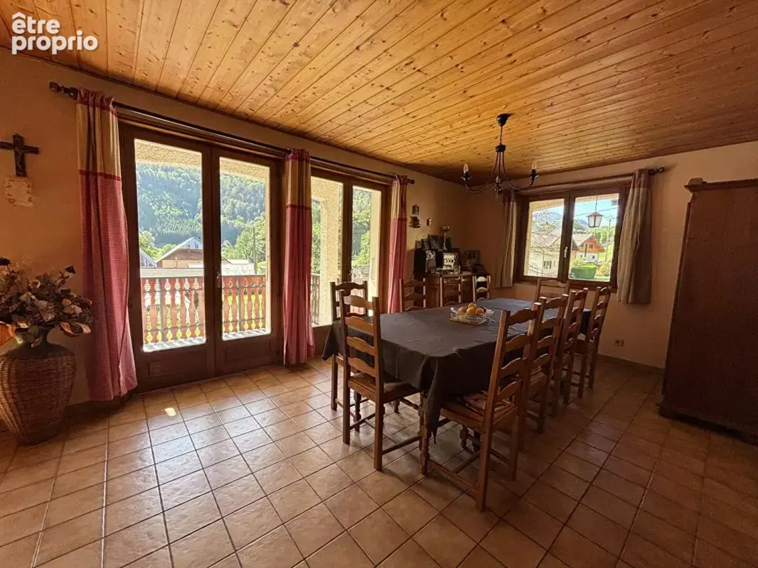 BELLEVAUX Maison T6 120 m² , 1180m² de terrain , secteur calme (74470) - photo 2