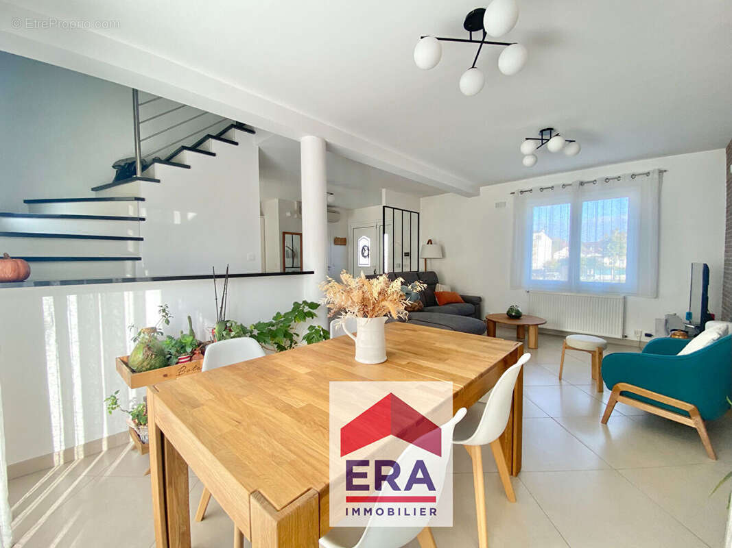 Maison à SARTROUVILLE