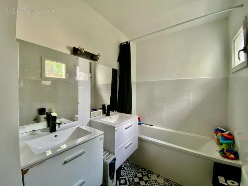 Maison à SAINT-CAPRAIS-DE-BORDEAUX