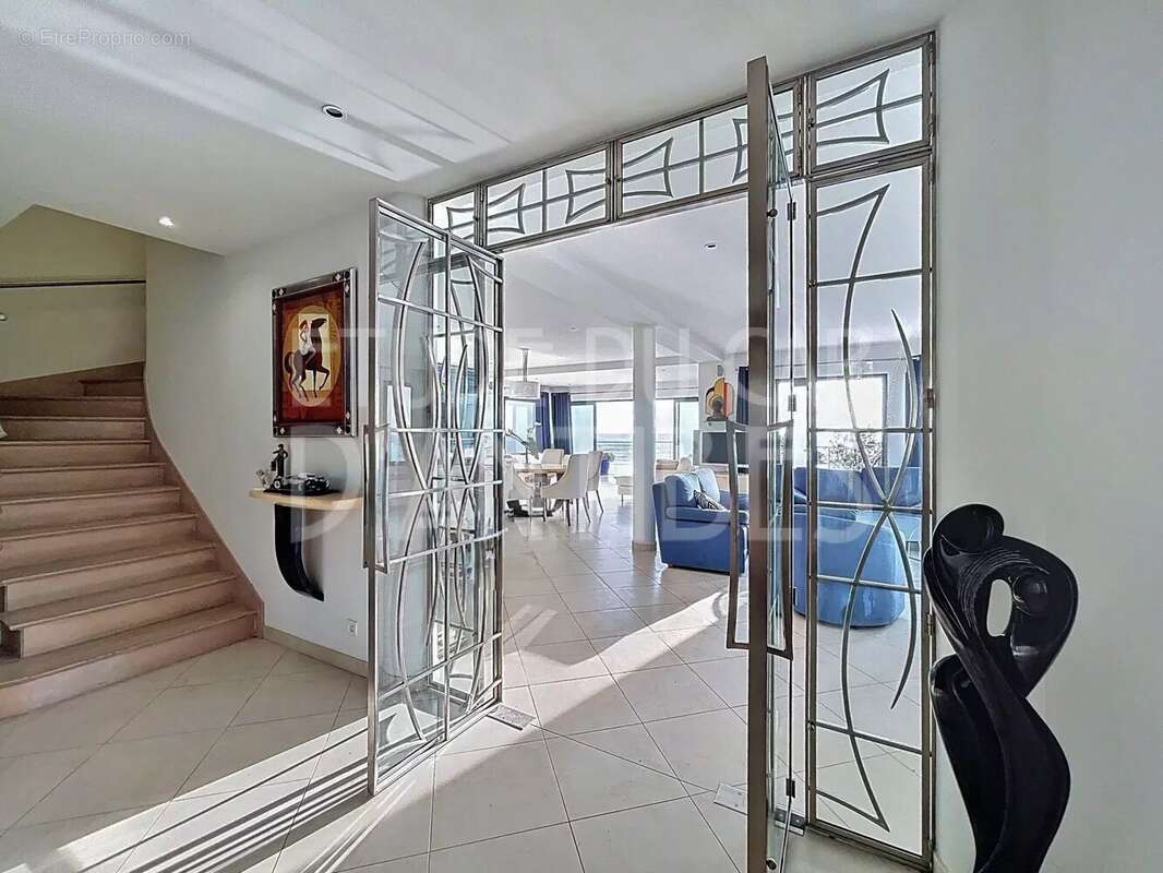 Maison à ROQUEBRUNE-SUR-ARGENS