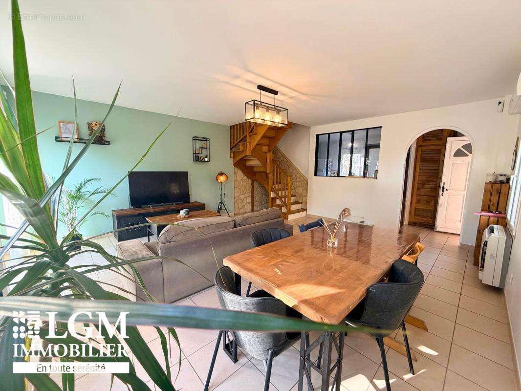 Marignane  Maison 5 pièces sur 185 m2 de parcelle - photo 6