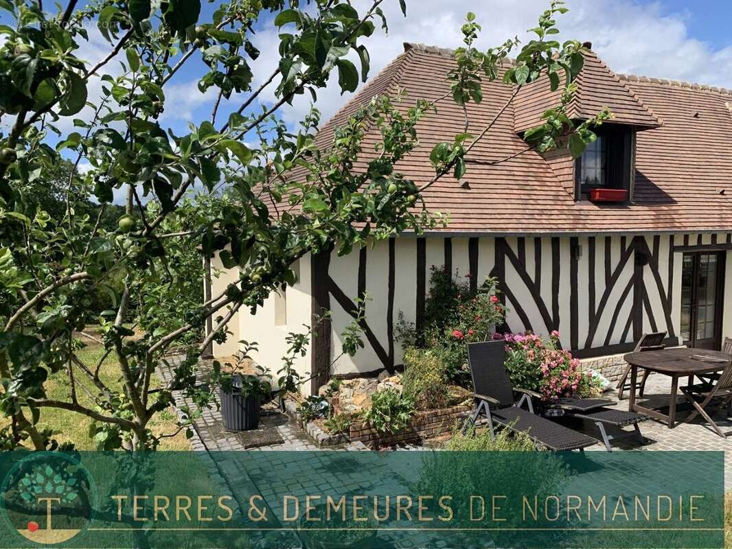 Région VIMOUTIERS (ORNE) Maison en colombages au sein d'un village - photo 3