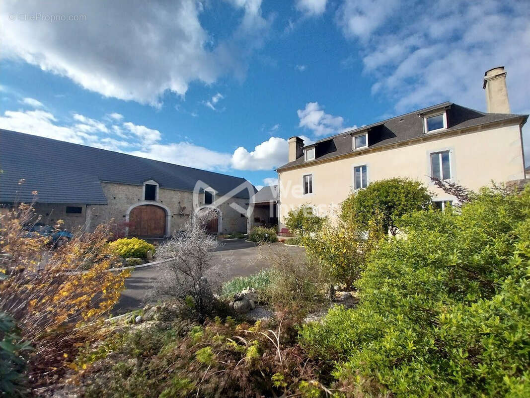 Maison 7 pièces 280 m² à vendre à Igon (64800) - photo 2