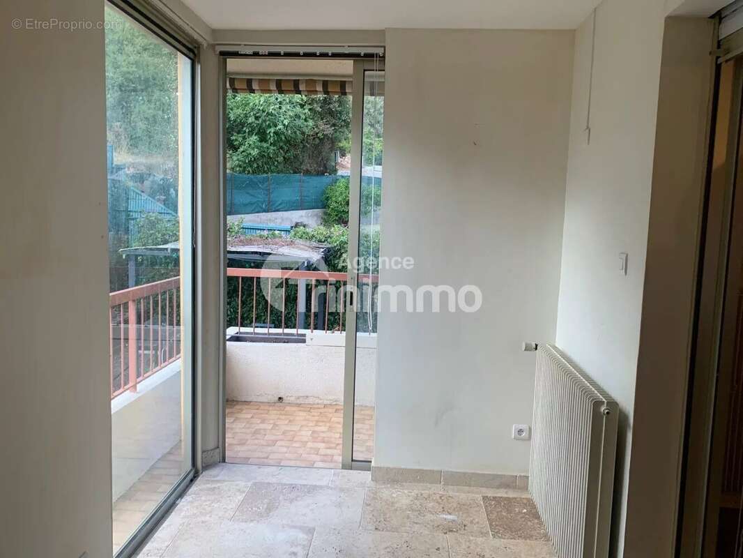 Appartement à SAINT-LAURENT-DU-VAR