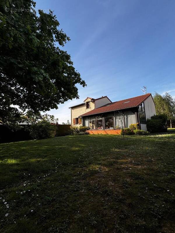 Photo 1 - Maison à FONTAINE-LE-COMTE