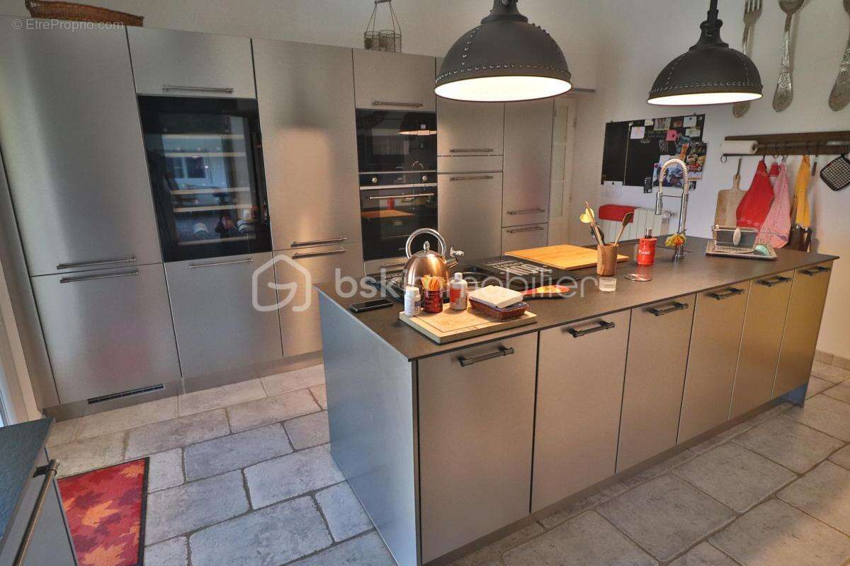 Maison plain-pied de 106m² sur 780m² de terrain avec 3 chambres, garage et piscine - photo 14