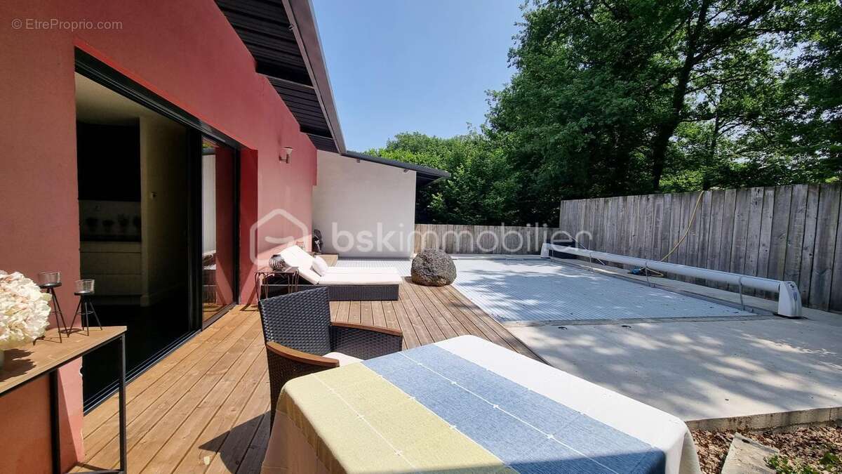 Maison à BUSSAC-SUR-CHARENTE