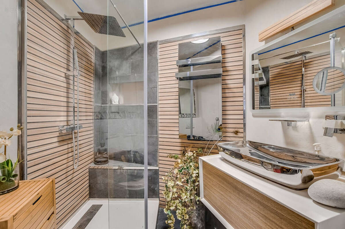 Appartement à LES LILAS