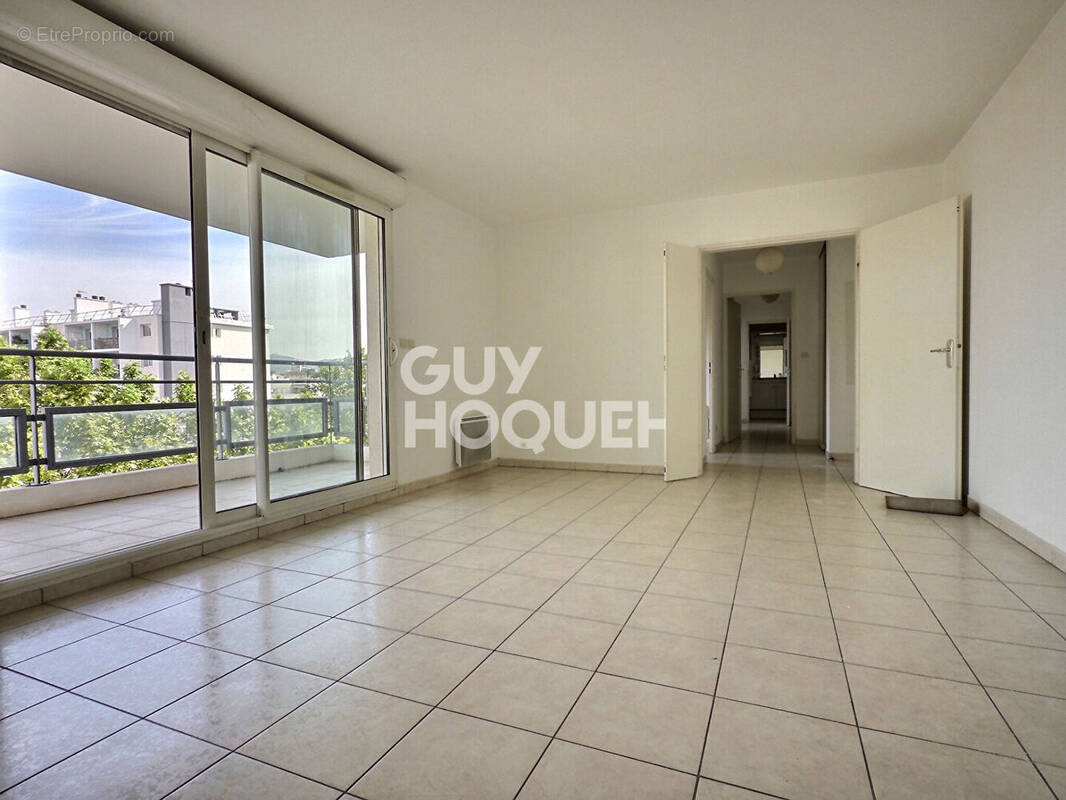 Appartement à MARSEILLE-1E