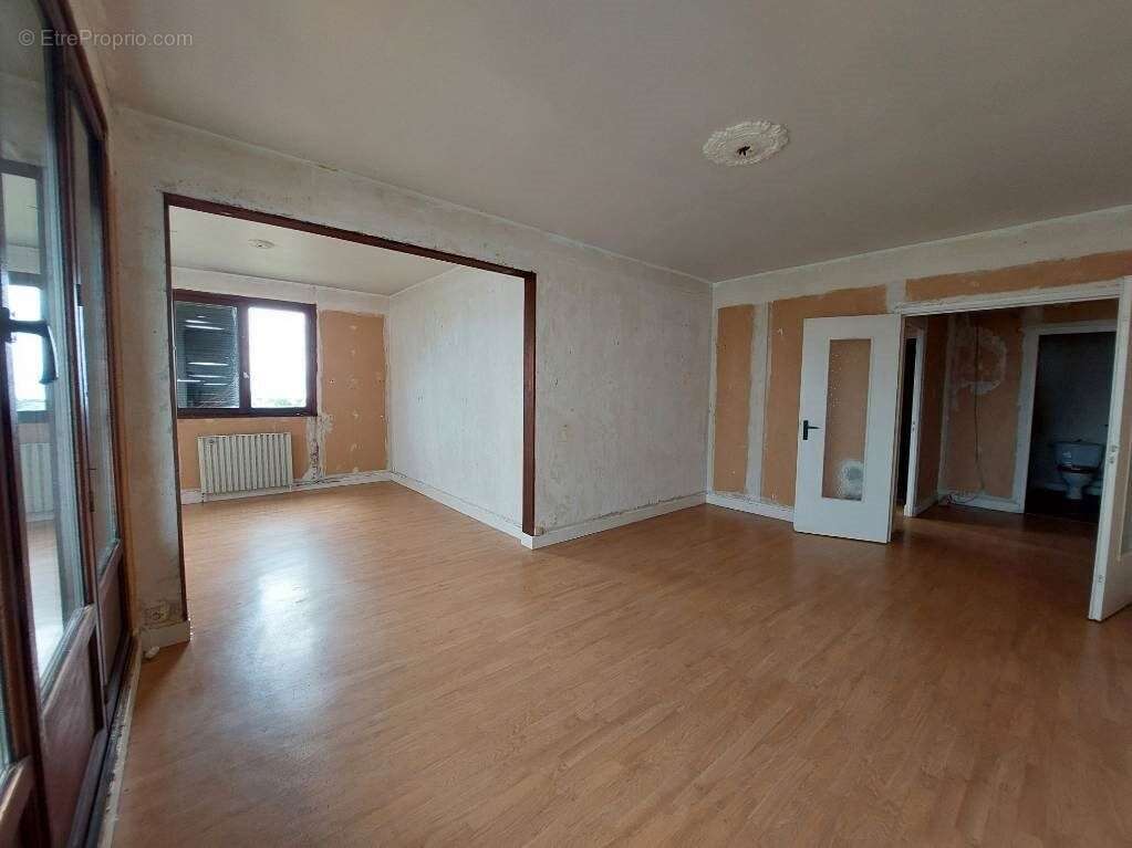 Appartement à DONVILLE-LES-BAINS