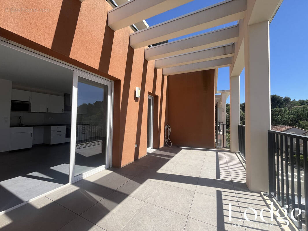 Appartement à CHATEAUNEUF-LE-ROUGE