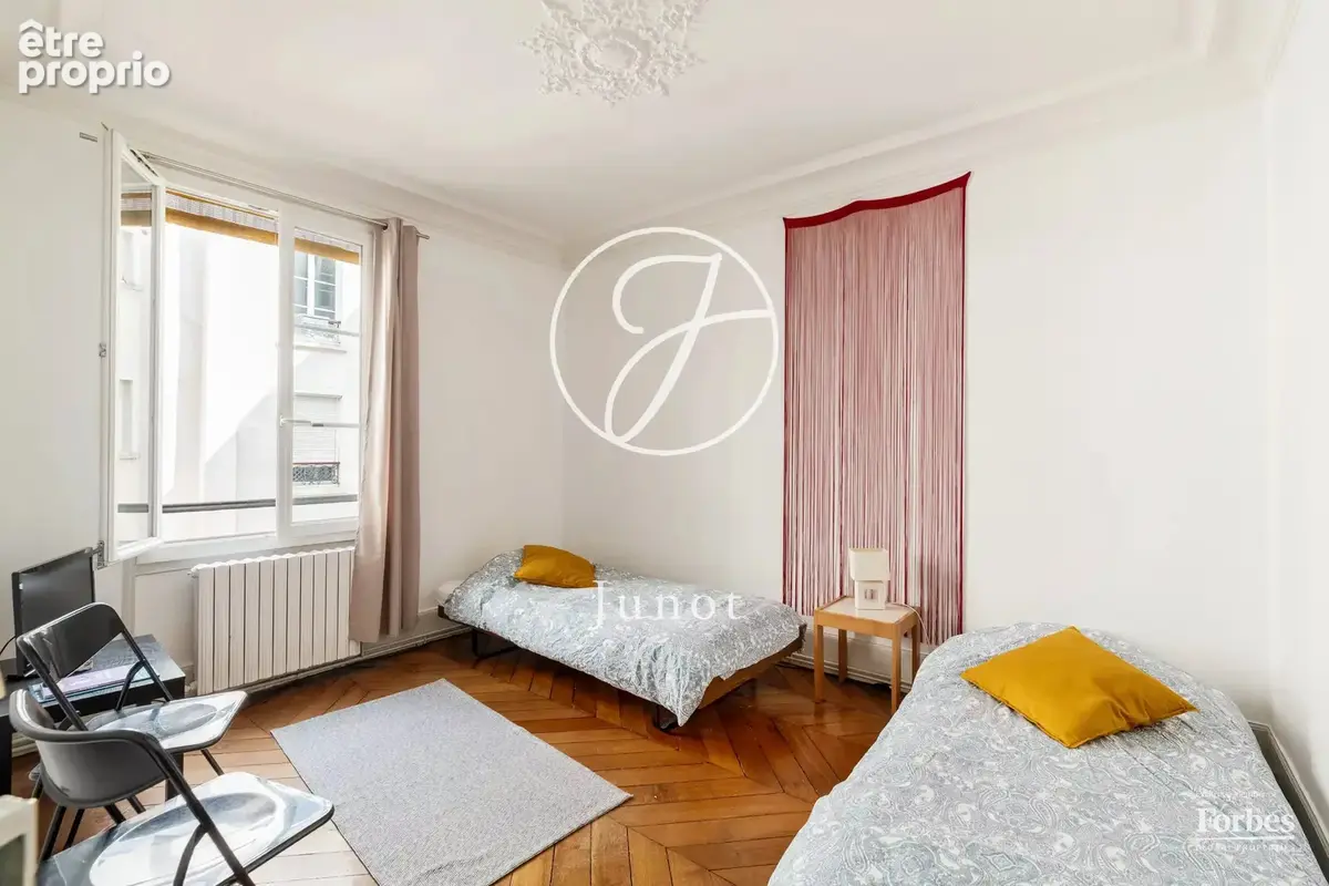Paris 18e - ABBESSES / RUE DES ABBESSES - Appartement - 5 pièces - 114,06m² Carrez - 3/4 chambres - photo 9
