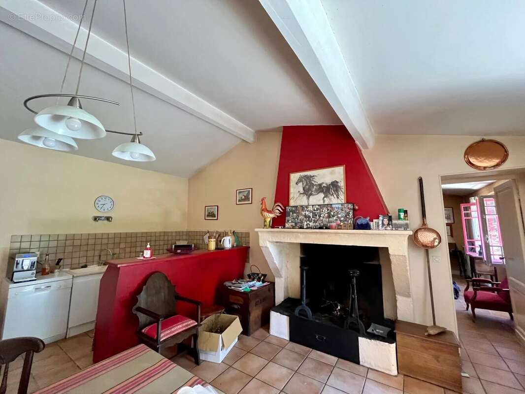 Maison à SAINT-MORILLON