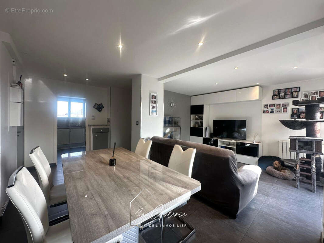 Appartement à SAINT-MARTIN-D'HERES