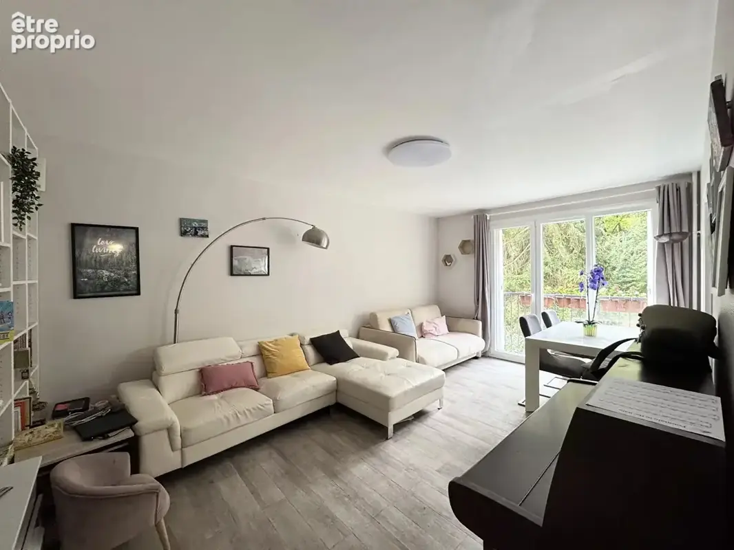 Appartement De 78,40m2 Rénové Avec Jardin, Proche Lycée International Et Collège Des Hauts Grillets - photo 2