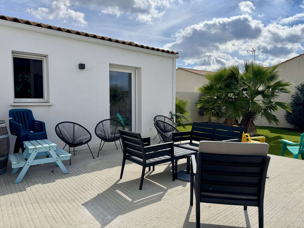 Maison à CHAMPAGNE-LES-MARAIS