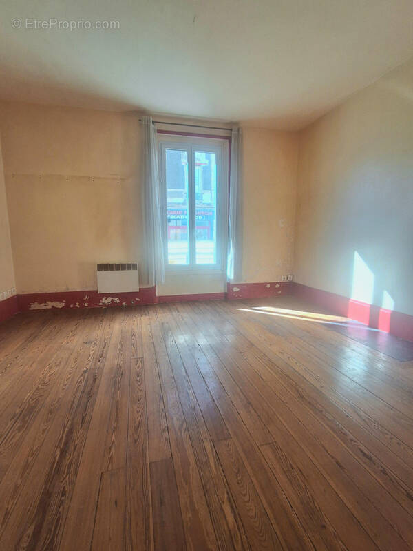 Appartement à LES LILAS