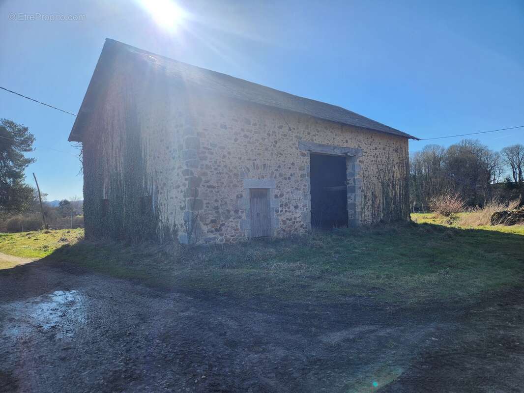 Maison à SAINT-LEONARD-DE-NOBLAT
